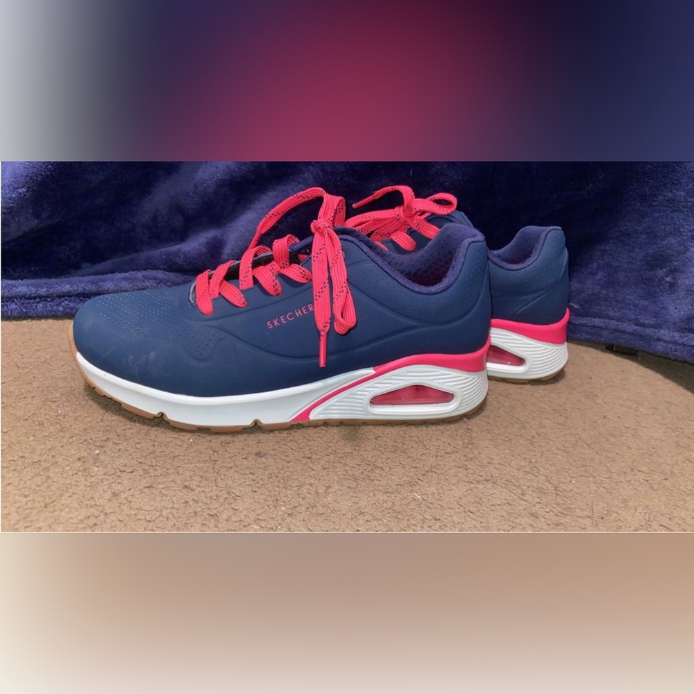 Sketchers sneakers